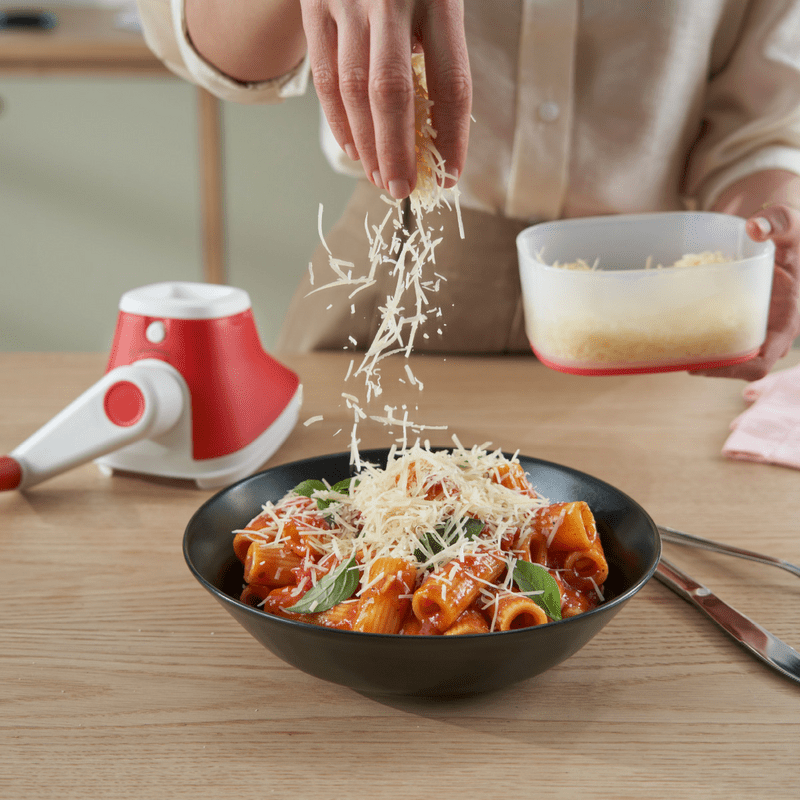Dual-Direction Rotary Grater with Storage Lid
